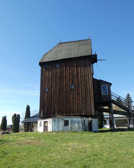 Der Mühlenkasten auf einem Steinsockel
