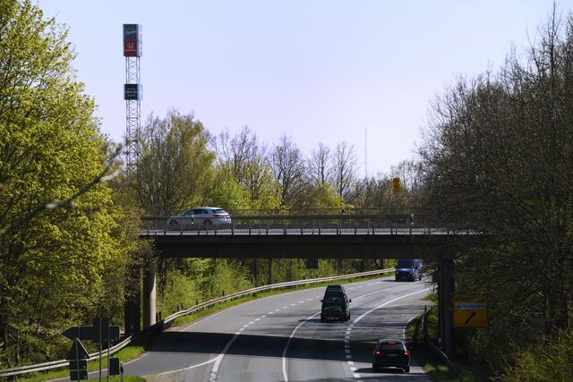 Erich-Panitzstraße kreuzt die B443 in Rethen