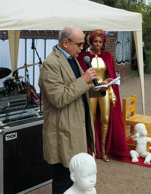 Begrüßung auf der Altmannshöhe in Bremen durch Hartmut Drewes vom Bremer Friedensforum