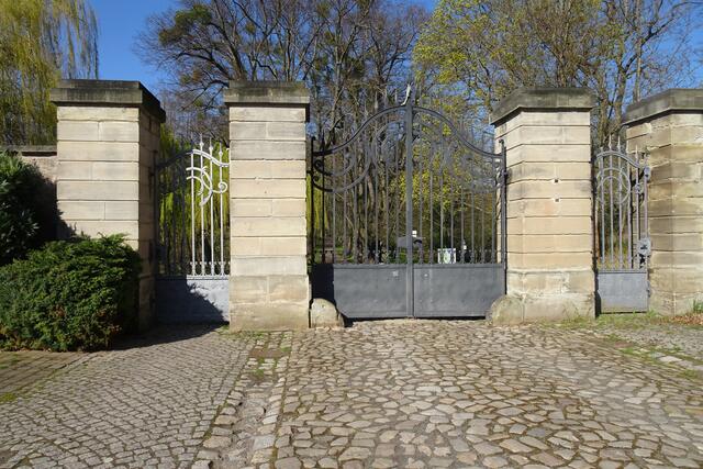 das Hirtentor des Schlossparks