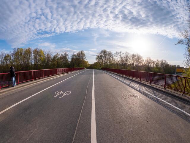 über den Messeschnellweg