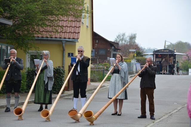 "Weckruf" der Alphornbläser der Stadtkapelle