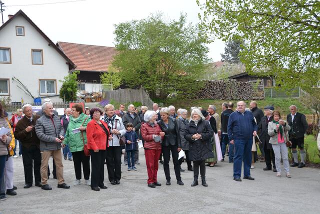 Viele Interessierte erwarteten die Öffnung der Kapelle