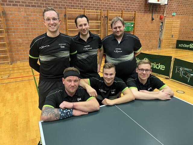 Herren 1 blicken auf eine erfolgreiche Saison zurück: hvl. Daniel Oswald, Daniel Ruder, Constantin Groß, vvl. Enrico Malchow, Patrick Kienle, Daniel Weiser