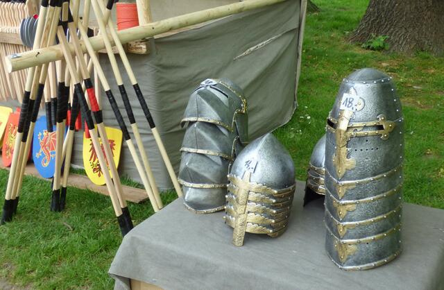 Diese Helme sind nicht von der Bundeswehr