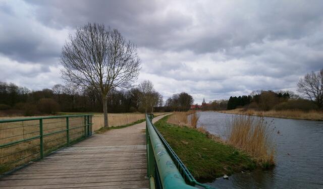 Wanderweg entlang des Kanals