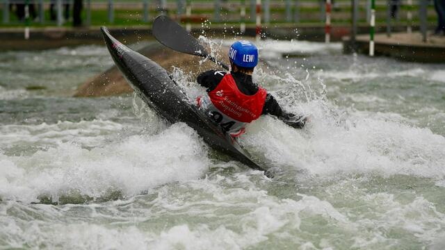Ob Leistungsklasse oder Junioren - die Kanutinnen und Kanuten kämpften auf dem Olympiakanal um die besten Platzierungen! Foto von Michael Lehner erstellt.