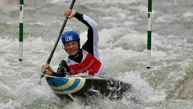 Ob Leistungsklasse oder Junioren - die Kanutinnen und Kanuten kämpften auf dem Olympiakanal um die besten Platzierungen! Foto von Michael Lehner erstellt.