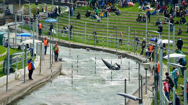 Ob Leistungsklasse oder Junioren - die Kanutinnen und Kanuten kämpften auf dem Olympiakanal um die besten Platzierungen! Foto von Michael Lehner erstellt.