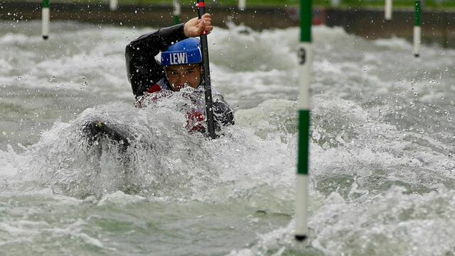Ob Leistungsklasse oder Junioren - die Kanutinnen und Kanuten kämpften auf dem Olympiakanal um die besten Platzierungen! Foto von Michael Lehner erstellt.
