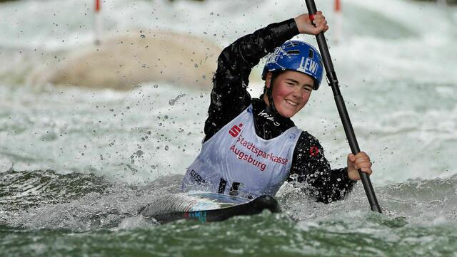 Ob Leistungsklasse oder Junioren - die Kanutinnen und Kanuten kämpften auf dem Olympiakanal um die besten Platzierungen! Foto von Michael Lehner erstellt.