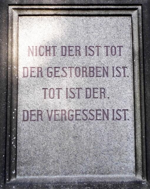 Ich kann nur jeden dazu ermuntern, die wichtigsten Geschehnisse seines Lebens und denen seiner Vorfahren aufzuschreiben, um es den Generationen seiner Nachkommen zu hinterlassen. Ahnenforschung wird immer beliebter, und wie interessant ist es, wenn man aus dem Leben seiner Urahnen etwas Persönliches erfährt und nicht nur deren Daten kennt.