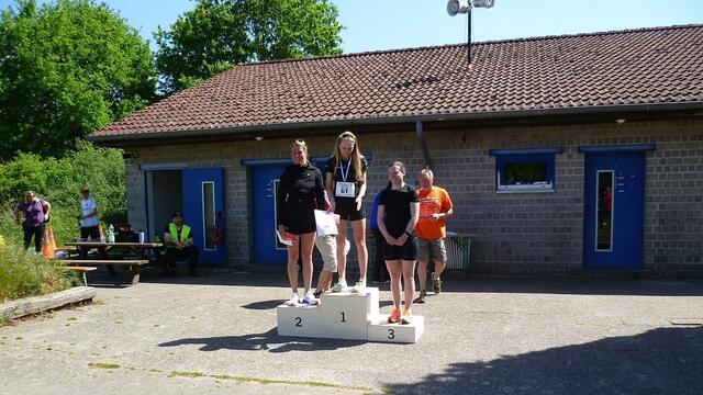 Siegerehrung „Frauen 10 km“.