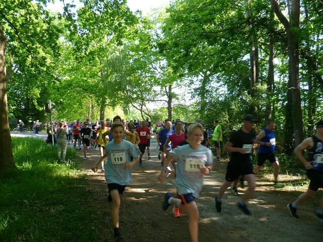 Starterfeld der Teilnehmer „Fünf Kilometer“.