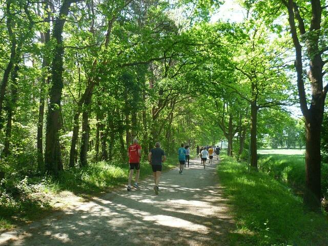 Zehn Kilometer. Bestes Wetter und eine attraktive Landschaft.