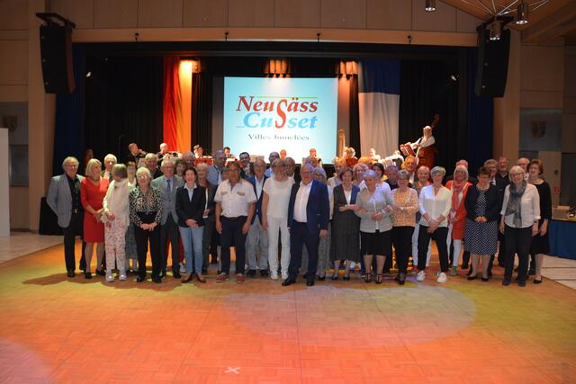 Gruppenbild der Partnerschaftsvereine Neusäß und Cusset.