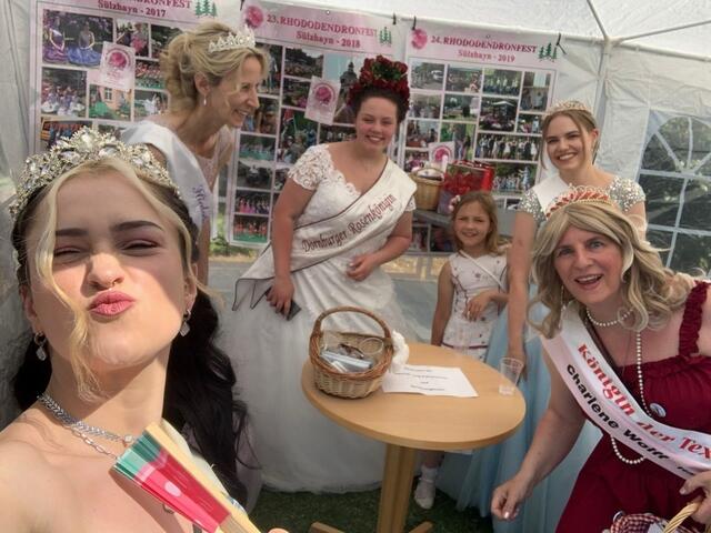 Auch Hoheiten müssen Spaß verstehen. Was nützt schließlich eine unberührbare, humorlose Königin?