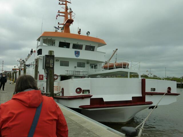 Das Fährschiff Langeoog 3 ist wohl die größte Fähre 
denn morgens ist der größte Besucherandrang.