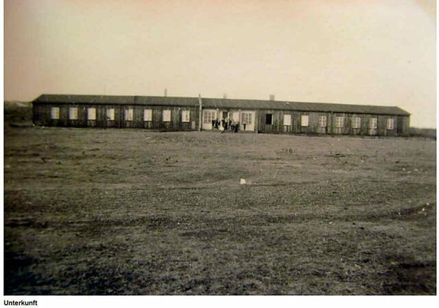 Unser Kinderheim  1954 - Bild von Günther Jatzkowski †. In die Leerstehenden Militärgebäude ziehen Flüchtlinge und Kurkinder ein, die von Wohlfahrtsorganisationen in großer Zahl zur Erholung von den Kriegsschäden auf die Insel geschickt werden.