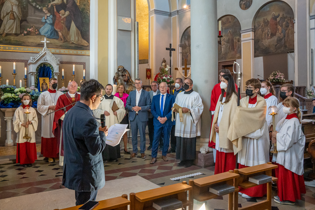 Weihe der Figur der hl. Corona in der Friedberger Stadtpfarrkirche St. Jakob - Bildhauermeister Wolfgang Auer bei seiner Laudatio