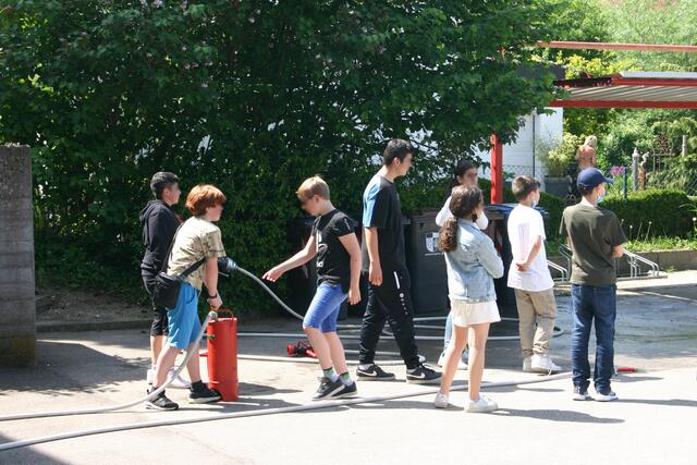 Pumpen strengt an. Ablösung an der Kübelspritze.