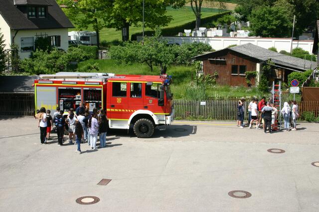 Nach dem Mittagessen gab es fünf Informationspunkte, an denen gefragt und geübt werden konnte. Dies sind zwei davon.
