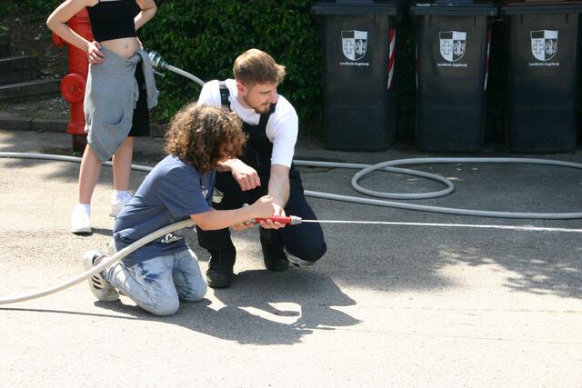 Früh übt sich ... - Zielspritzen mit der Kübelspritze