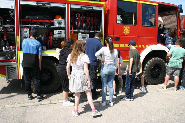 Auch das Fahrerhaus des LF 8/6 findet Interesse