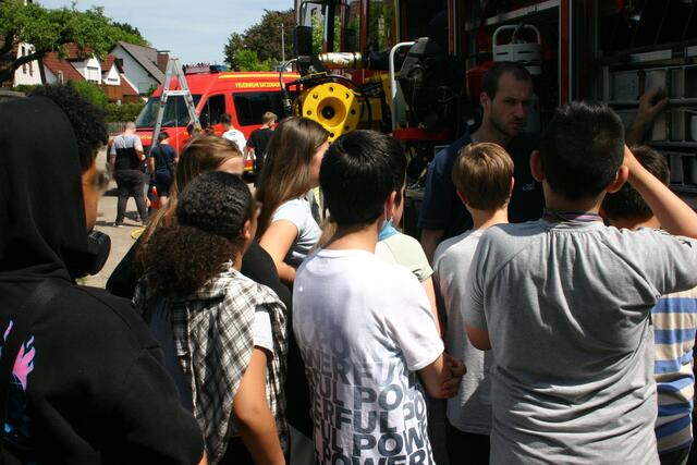 Aufmerksame Zuhörerinnen und Zuhörer