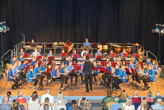 Das Jugendorchester spielte unter der Leitung von German Moreno Lopez eine Mischung aus sinfonischer Blasmusik und Filmmusik.
