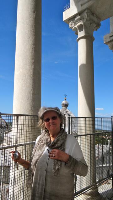 Kirsten auf dem Schiefen Turm