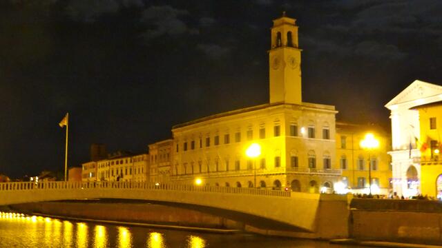 Pisa am Arno im Abendlicht