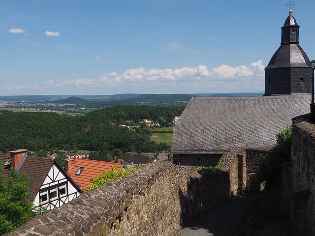 Burgruine Gleiberg: Alte Torbogeneinfahrt zur Unterburg. Foto: Wolfgang Döhler