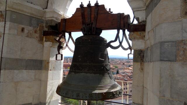 Glocke im Schiefen Turm