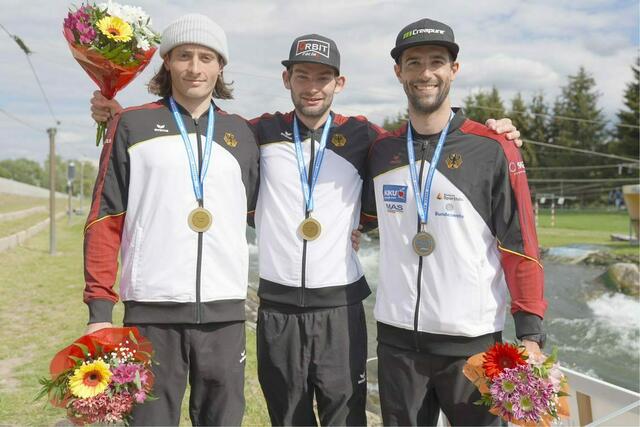 Nach der Siegerehrung von links Hegge, Hengst, Aigner | Foto: Uta Büttner