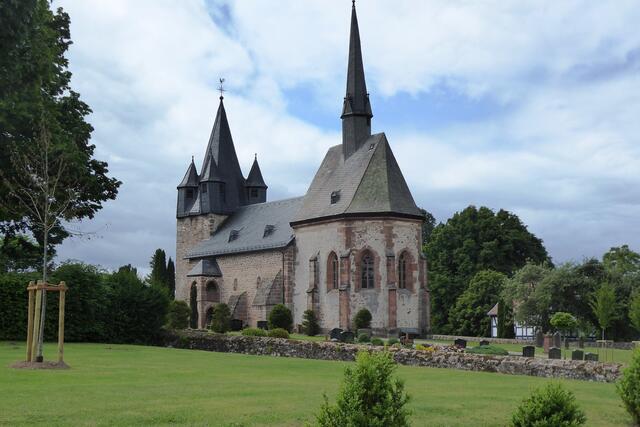 Die Martinskirche auf dem Kirchhof des Christenbergs von Südosten.