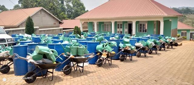 "Starterpakete" für die Schulklassen | Foto: LandsAid