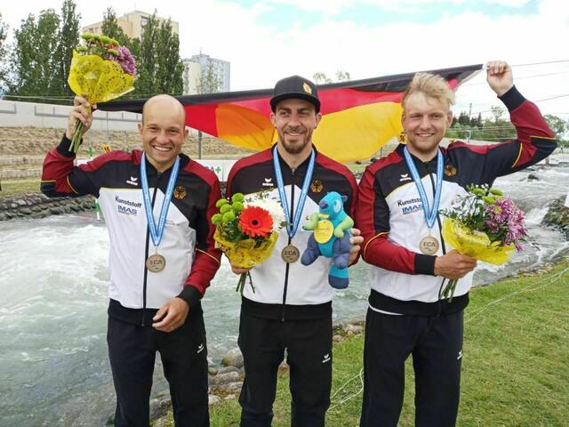 Welch eine Freude - die Canadier Einer Herren holen die Goldmedaille im Teamwettbewerb in Liptovsky-Mikulas! | Foto: Woppowa