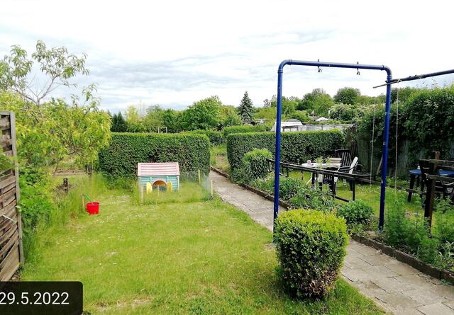 29.5.2022  !!! Gartenschau - Sonntagsbilder 2022 !!!  Temperaturen: Nachts 5,7° / 13:29 12,7° plus / 13:24 15,8° plus
Das Unkraut wächst und es gab viel Sonne und trübes Wetter in dieser Woche, in der Sonne waren es dann gestern 18,6 Grad, heute ist es stürmisch.