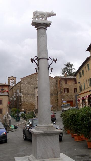 Piazza Garibaldi mit Löwendenkmal