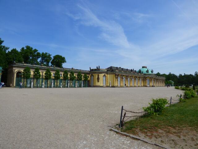 Sanssouci, irgendwie schwer, ganz auf's Bild zu kriegen. ;-))))