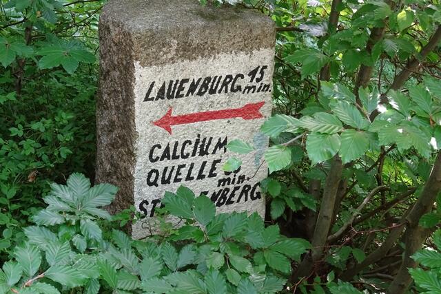 schön, dass die alten Wegweiser wieder lesbar sind