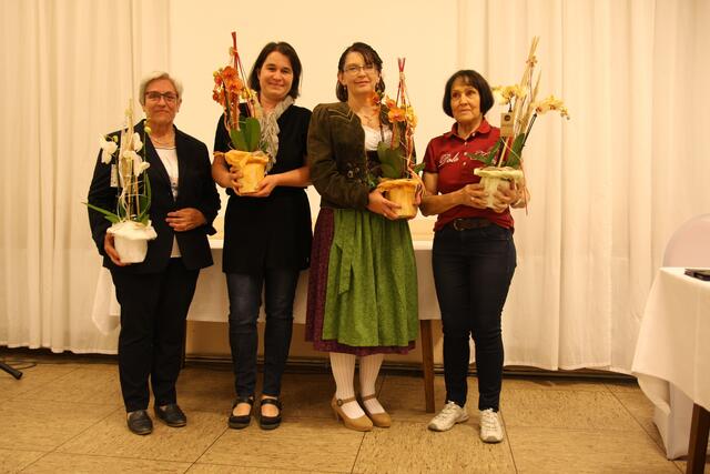 Von Links: 
Ehrenmitglied Elisabeth Furnier, Gau-Schatzmeisterin Michaela Unterholzner,
Gau-Schriftführerin Renate Lehmberg, Pressereferentin Hildegard Steiner