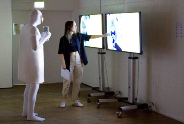 PLEASE BE . ME, Michaela Hanemann, Kunsthalle Faust, "OIL BLOOD LIBERTY", 2022