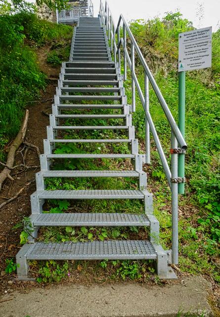Treppenaufgang zur Vorburg der Lauenburg