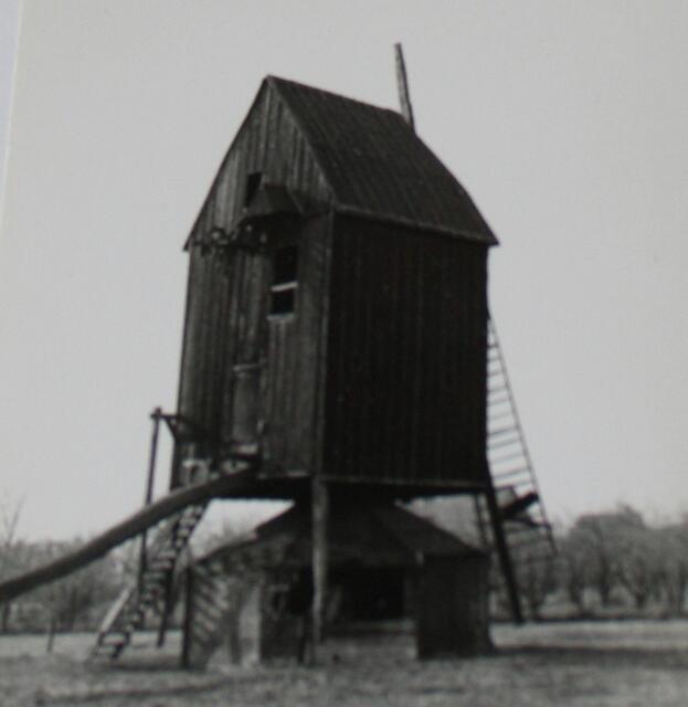 Bockwindmühle Rethmar 1966 vor der Umsetzung ins Freilichtmuseum Stade