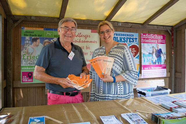 21. Friedberger Sonnwend-Töpfermarkt - am Info-Stand vom Verkehrsverein Friedberg e.V.