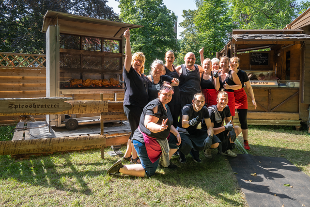 21. Friedberger Sonnwend-Töpfermarkt - Das Team von Hans Rupp