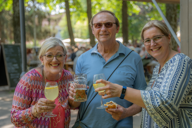 21. Friedberger Sonnwend-Töpfermarkt - v.l.: Ulrike Sasse-Feile, Hans Rupp, Monika Großmann