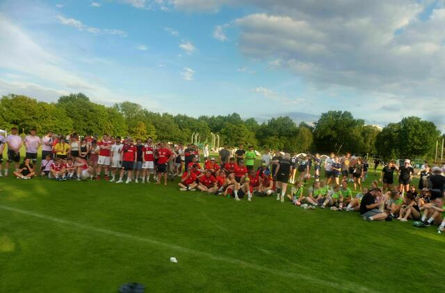 Die siegreichen Mannschaften.